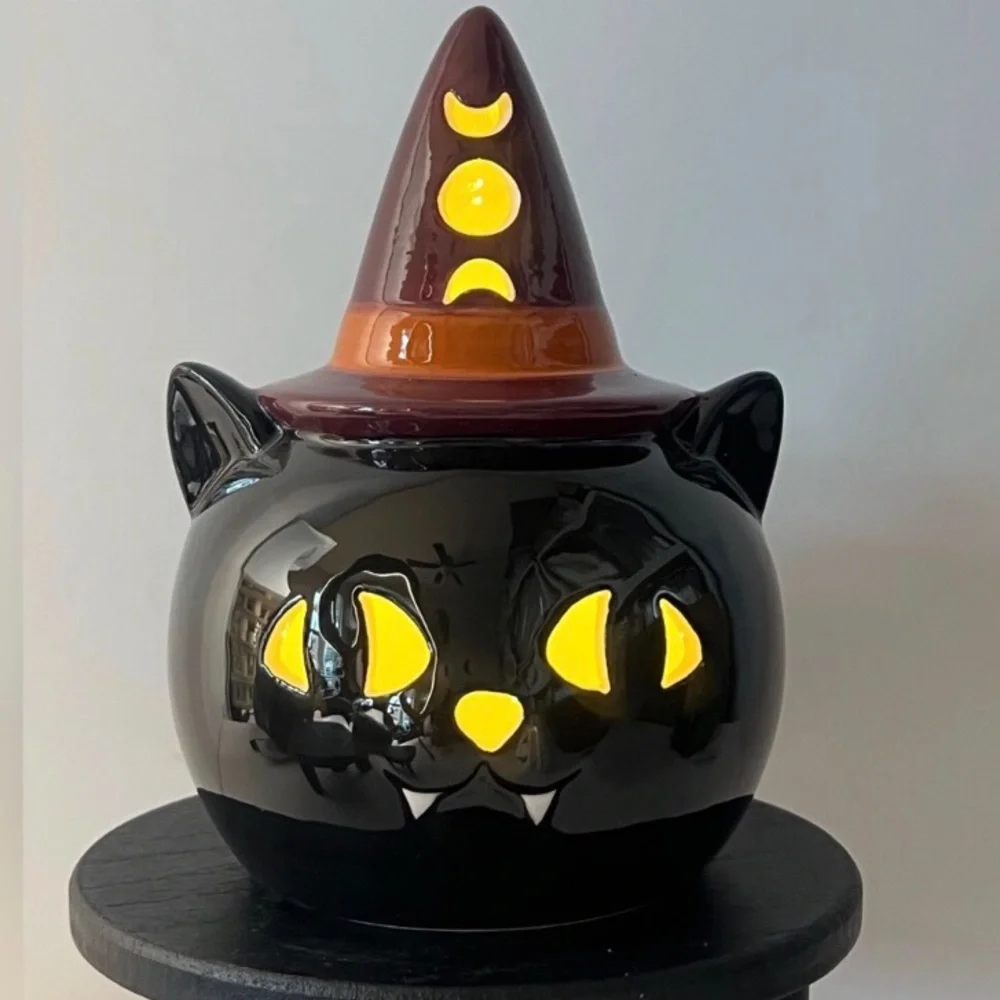Target Bullseye’s Playground Halloween Light-Up Ceramic Witch Black Cat Decor
